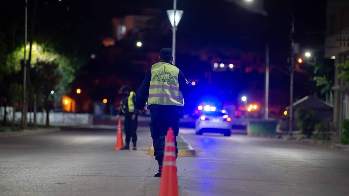 Policía de tránsito de Río Negro en el accidente. Fuente: (Twitter)