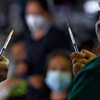 Vacunas para menores de edad: Batalla legal por la vida y contra la discriminación