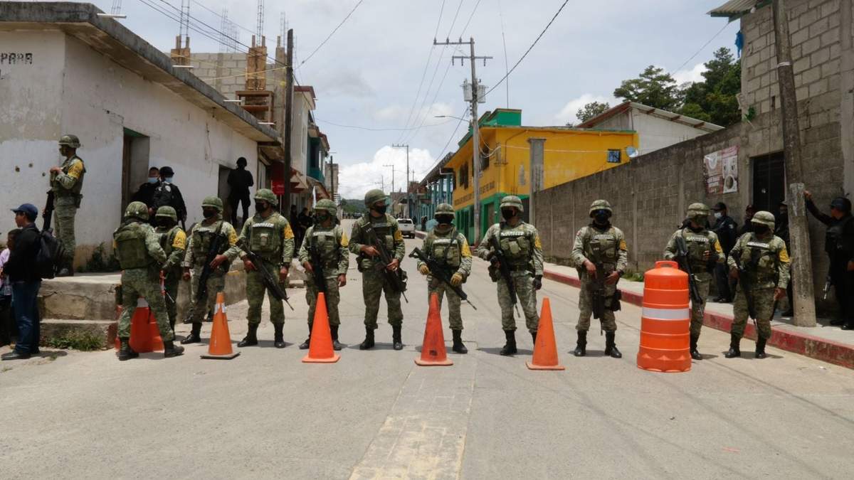 Chiapas. "Miles de soldados con equipo de guerra"