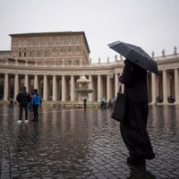 Vaticano extiende la vacuna contra el covid-19 a 25 personas sin hogar