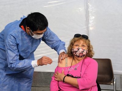 Coronavirus: Omar Gutiérrez confirmó que ya hay casi 61.000 personas vacunadas