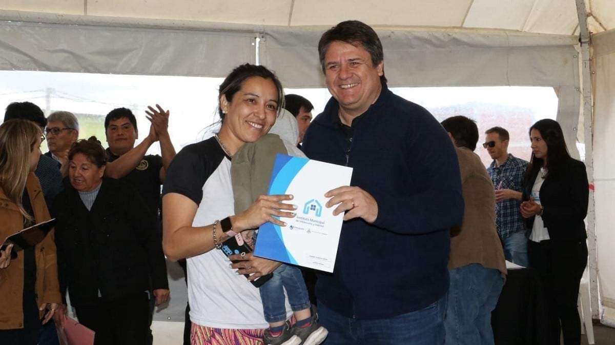 Entrega de tenencias. Fuente: (Canal 7)