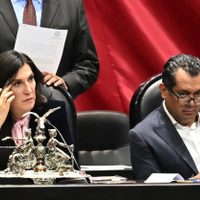 Kenia López solicitará detener la queja contra consejeros del INE por revocación de mandato