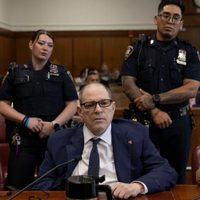 Juez declara juicio nulo en caso Weinstein por violación tras negativa del jurado a deliberar