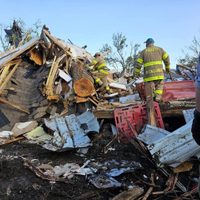 Tornado destruye poblado de Texas; deja tres muertos y varios heridos (Video)