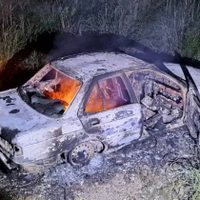 Hallan dos cuerpos dentro de un vehículo calcinado en Tepehuaje, Guerrero