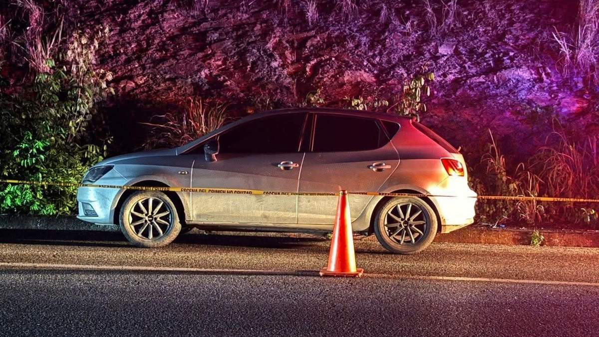 Vehículo donde fue encontrado muerto y con heridas de bala, Víctor Alfonso Cortez Camacho, hijo del presidente del CCE de San Lázaro