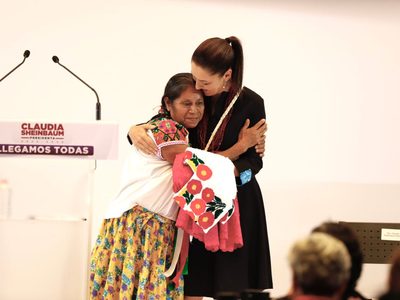 Ante mujeres indígenas, Sheinbaum reconoce el trabajo del hogar y confirma pensión