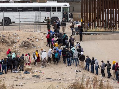La corte suprema de los Estados Unidos prohíbe levantar una ley migratoria de Donald Trump