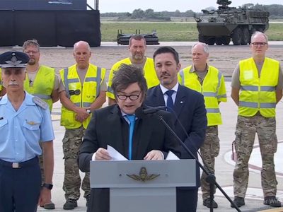 Duro cruce al kirchnerismo en Córdoba: Milei presentó los F-16 y habló de “soberanía”