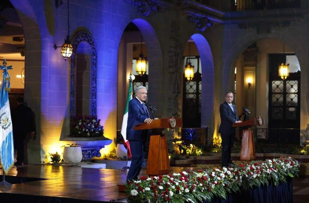 López Obrador con el presidente de Guatemala, Alejandro Giammattei