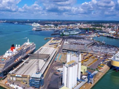 Reino Unido prohíbe la entrada de barcos rusos a puertos británicos