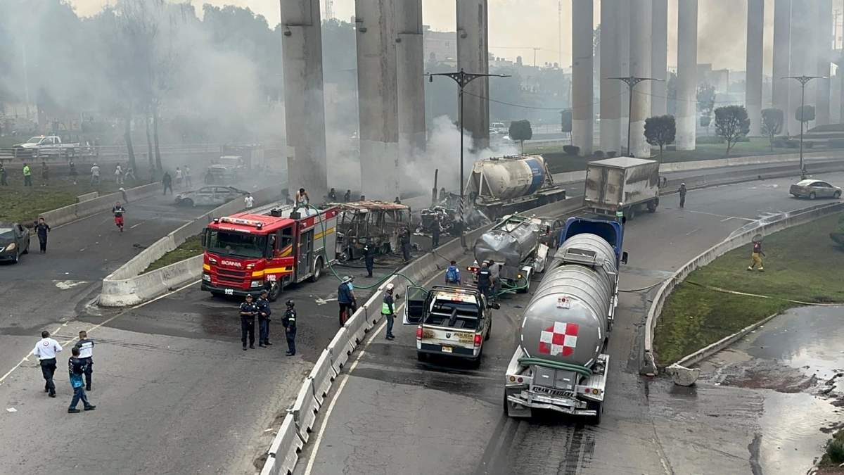 Panorámica de la zona 0 de la volcadura de pipa de gas en el Puente de la Concordia, Iztapalapa