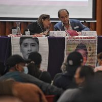 Padres de los 43 normalistas pedirán a Sheinbaum el regreso del GIEI