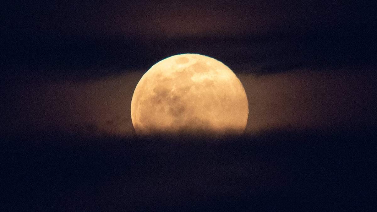 La Luna de fresa