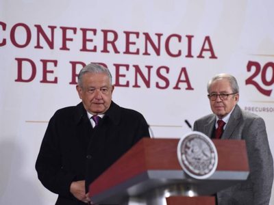 Confianza de la gente en el gobierno y la vacuna redujo contagios y fallecidos por covid: AMLO