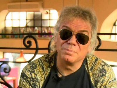 “Puertas adentro...": Beto Casella hace temblar a los gerentes de la  TV. ¡Les cantó las 40!