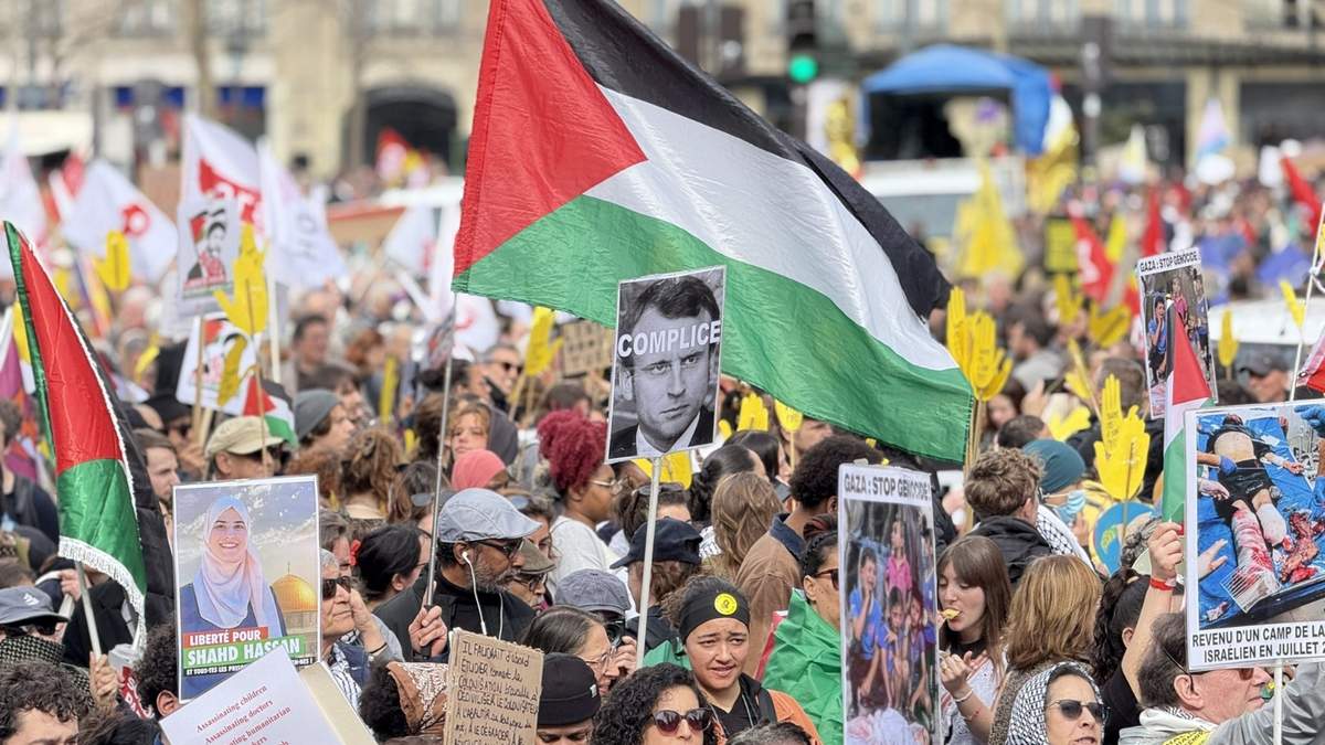 Manifestación antirracista y antifascista en París, Francia