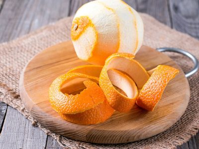 No tires las cáscaras de naranja y hacé este saborizante casero para todas tus preparaciones, que es un 10