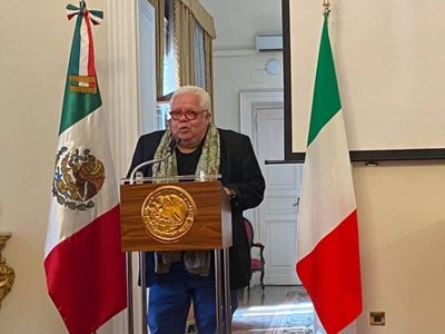 Renuncia director de Diplomacia Cultural de la SRE, responsable del nombramiento de Brenda Lozano