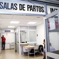 Denunciaron a una obstetra por “poner en riesgo a una mujer y su hijo” en un parto domiciliario