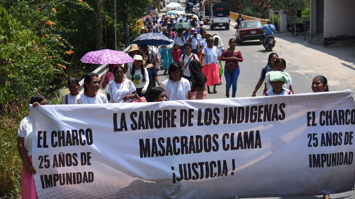 La marcha en Ayutla de los Libres, Guerrero, para exigir justicia por la ejecución extrajudicial en El Charco en 1998