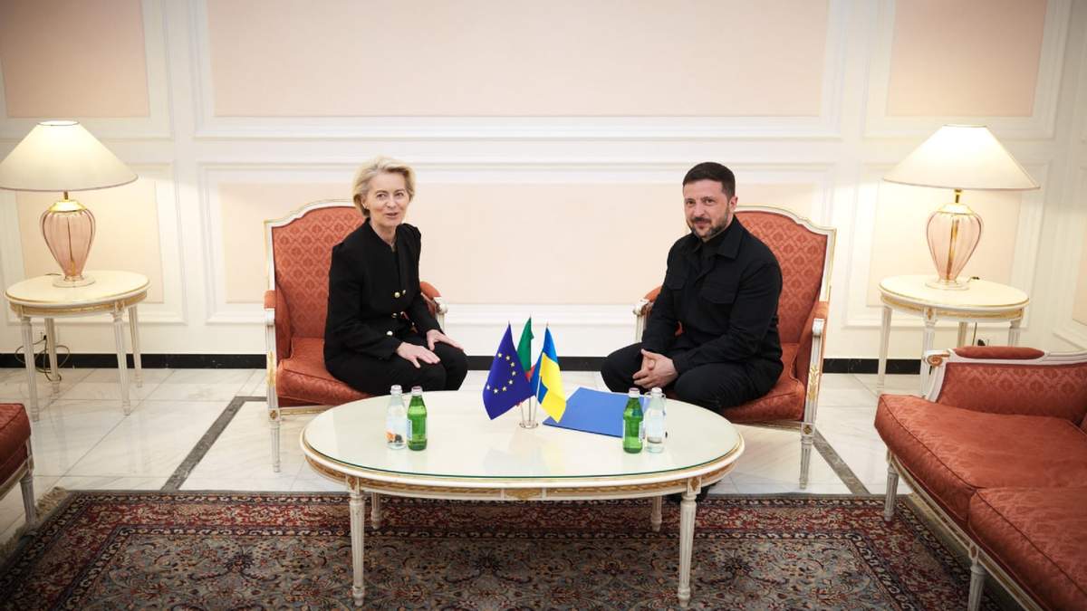 La presidenta de la Comisión Europea, Ursula von der Leyen, y el presidente de Ucrania, Volodimir Zelenski