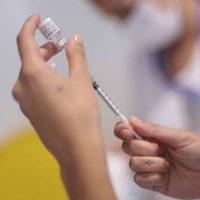 España suspendió los ensayos de su vacuna contra el coronavirus más avanzada