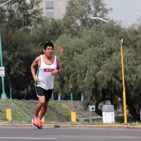 Mexicano se alista para participar en el Espartatlón, carrera de 246 km sin parar