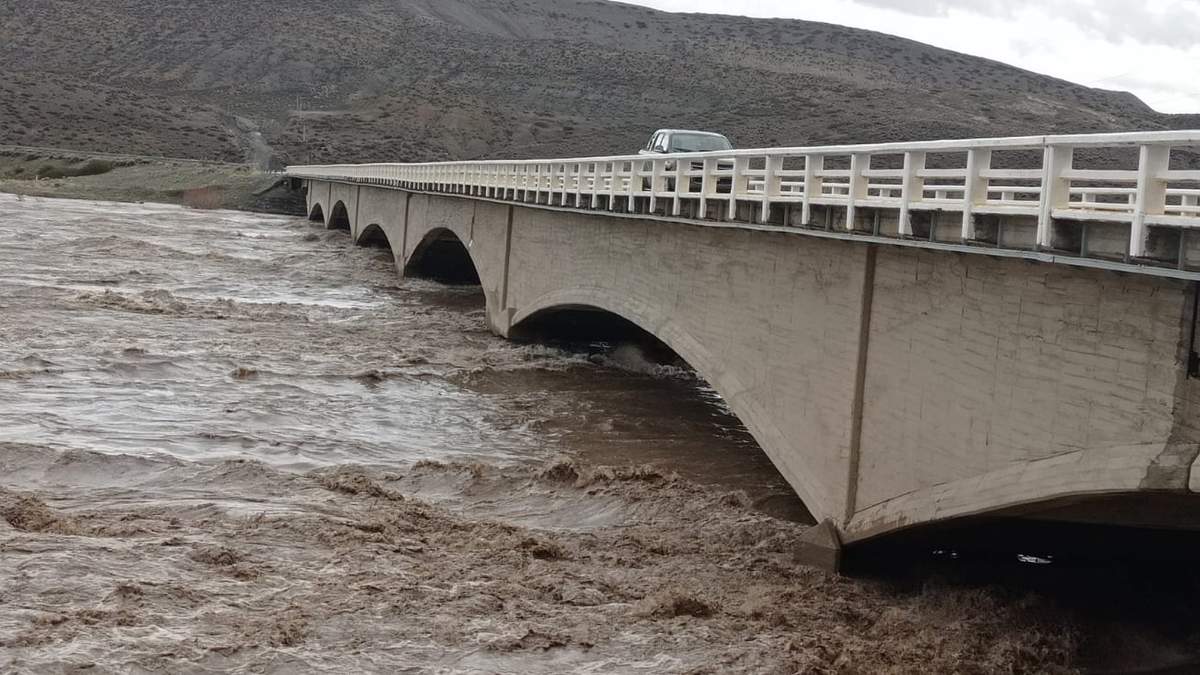 Crecida del río Neuquén. Fuente: (Facebook)
