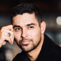 Wilmer Valderrama se compromete con su novia y así reacciona Eiza González