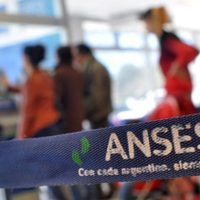 ¿Por qué unos sí y otros no? Conocé el motivo por el que ANSES pagará el IFE recién en junio