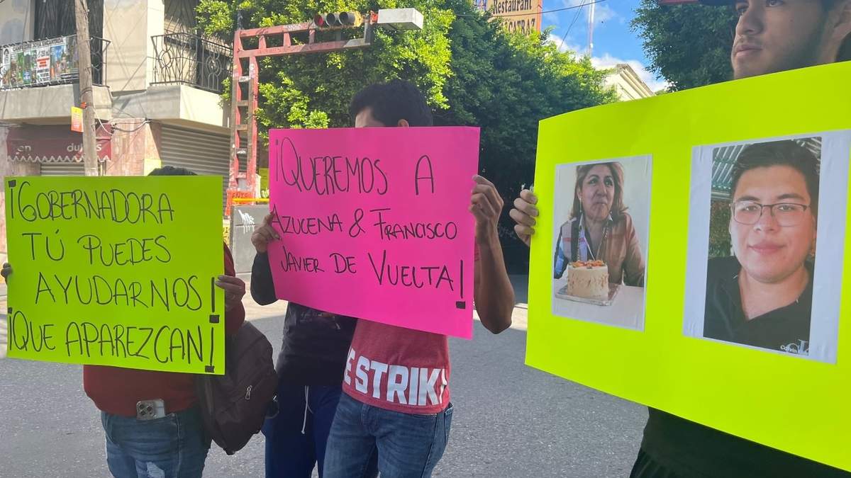 Bloquean la avenida principal de Chilpancingo para demandar la intervención de la gobernadora Evelyn Salgado y de AMLO