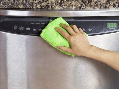 El trucazo de la abuela para mantener bien brillantes y limpios tus electrodomésticos de acero inoxidable