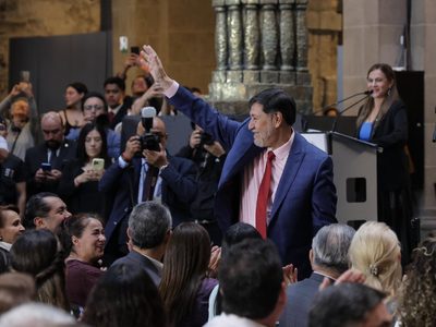 Con mariachi, tamales y música barroca, Noroña presenta su informe (Fotogalería y Video)
