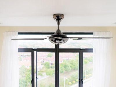 Con 3 ingredientes y este trucazo de las abuelas, dejá el techo de tu casa como nuevo en minutos