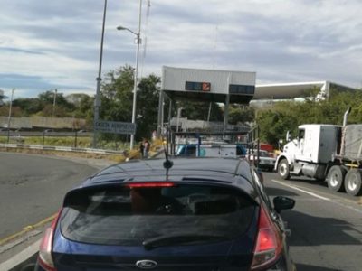 Asaltan dos casetas en la Autopista del Sol casi simultáneamente