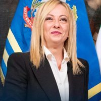 La ultraconservadora Giorgia Meloni frente al Papa Francisco