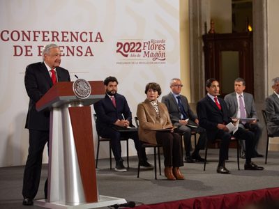 AMLO pide a productores que hagan patria y siembren más granos para combatir inflación