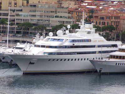 Salinas Pliego viaja a España en yate de 125 millones de euros que compró a magnate saudí