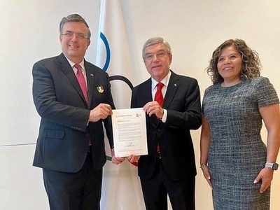 Ebrard entregó la carta de intención para que México sea sede de los Juegos Olímpicos en 2036 o 2040