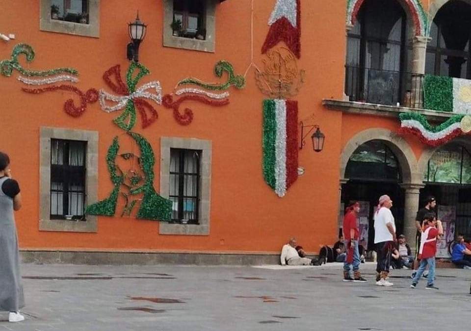 El adorno colocado en Tepotzotlán