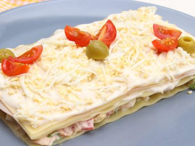Lasaña de verano con huevo duro y atún: en versión fría y deliciosa para comer algo fresco en la cena