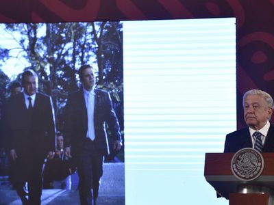 AMLO revienta contra Loret por reportajes contra sus hijos y Daniel Asaf, jefe de la ayudantía