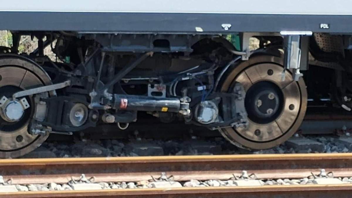 La mañana de este lunes un vagón del Tren Maya se salió de las vías mientras hacia una maniobra en la estación de Tixkokob