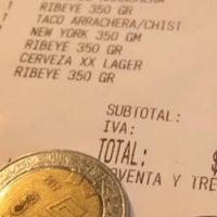 Consumen dos mil pesos en un restaurante y dejan sólo siete pesos de propina