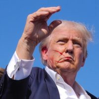 Trump dice estar bien tras resultar herido en la oreja en atentado durante mitin en Pensilvania