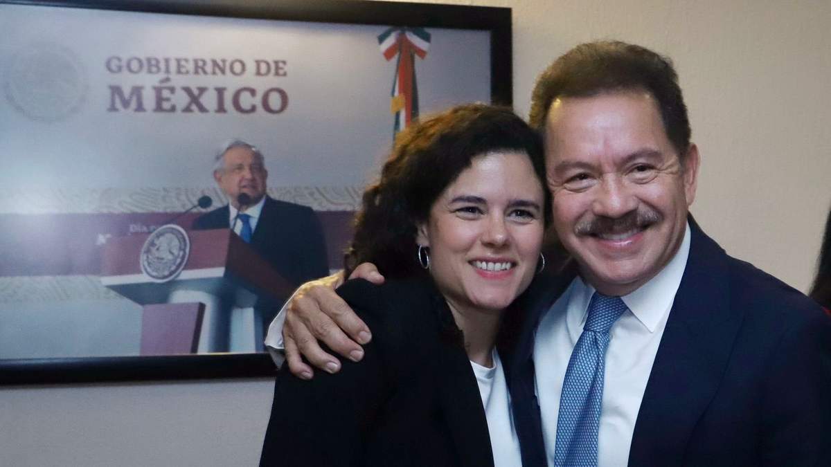 Luisa María Alcalde, secretaria de Gobernación, y el diputado morenista Ignacio Mier, durante la reunión que sostuvieron este martes para platicar sobre la iniciativa