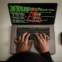Hackers vinculados a Rusia intentan acceder a correos de funcionarios y periodistas