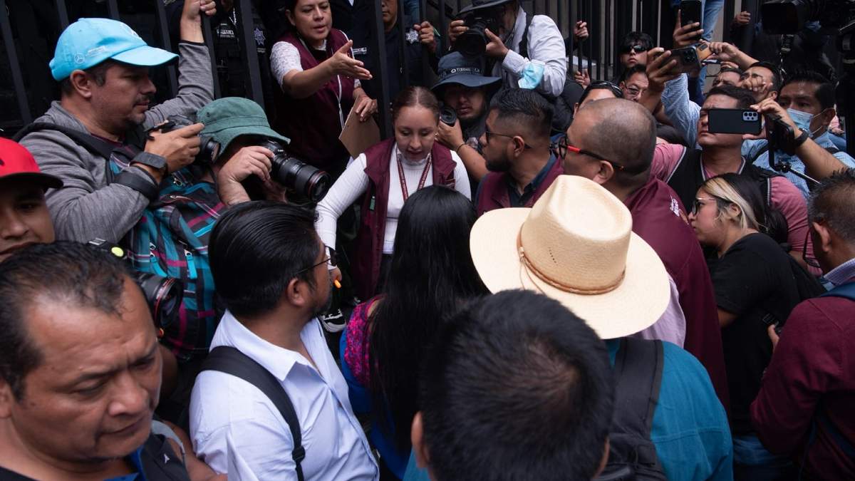 Integrantes de la CNTE en el número 48 de Abraham González, inmediaciones de SEGOB